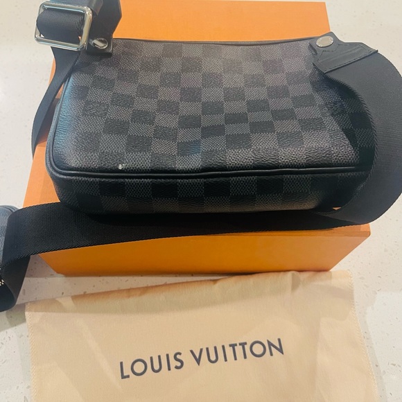Louis Vuitton Scott Messenger Bag - Picture 2 of 9